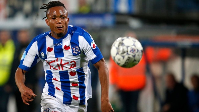 以他敏锐的 以他敏锐的